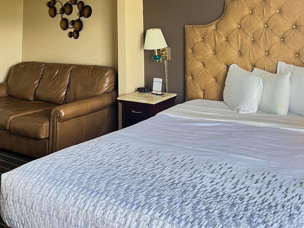 Comfort & East - Monona Hotel