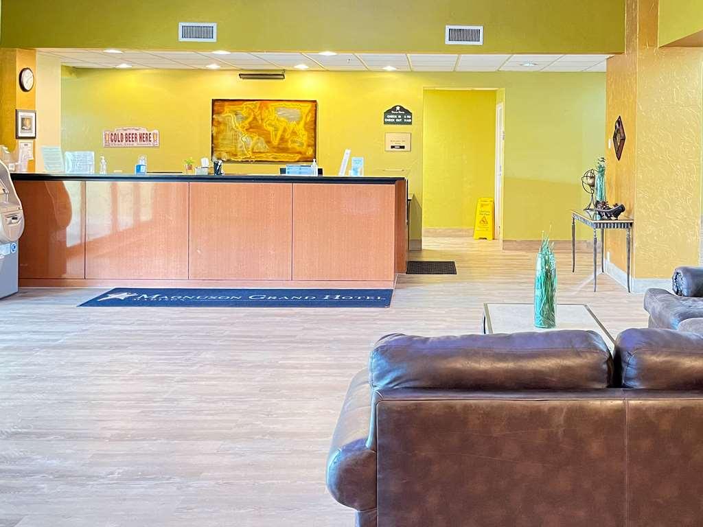Hotel Comfort & East - Monona 3*