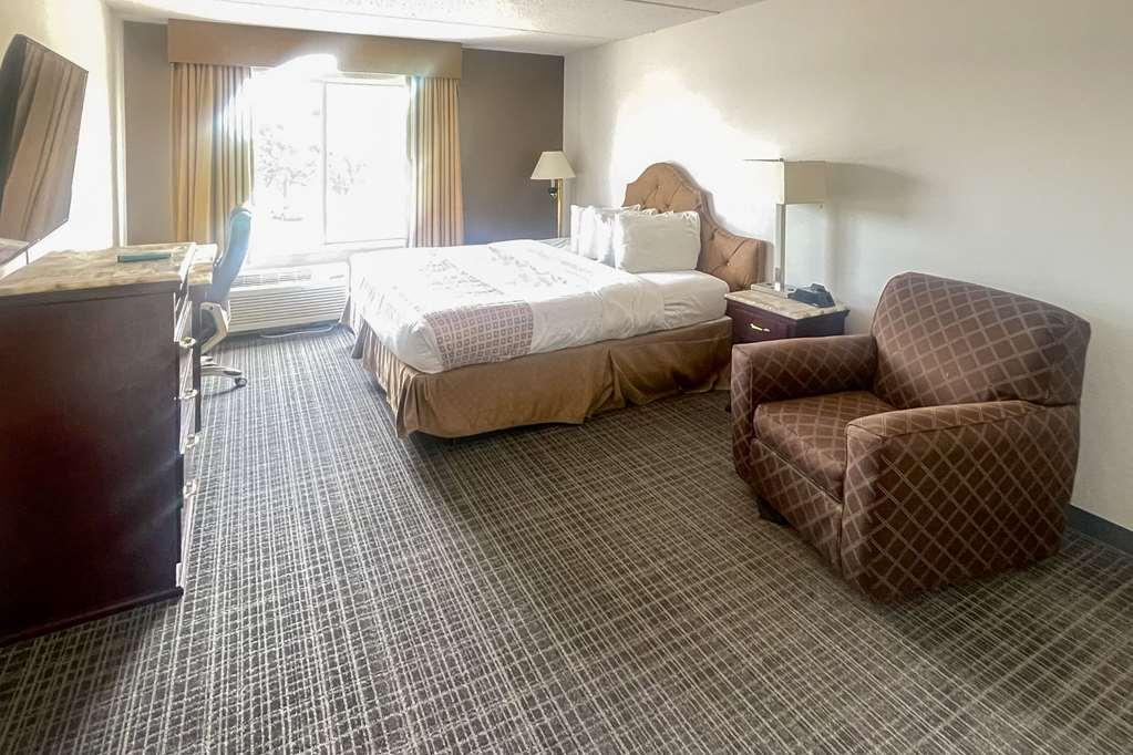 Hotel Comfort & East - Monona 3*