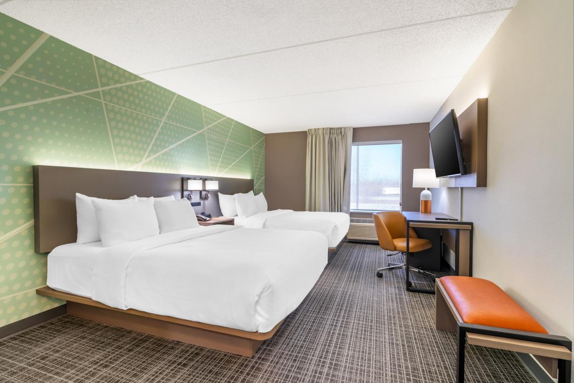 Comfort & East - Monona Hotel