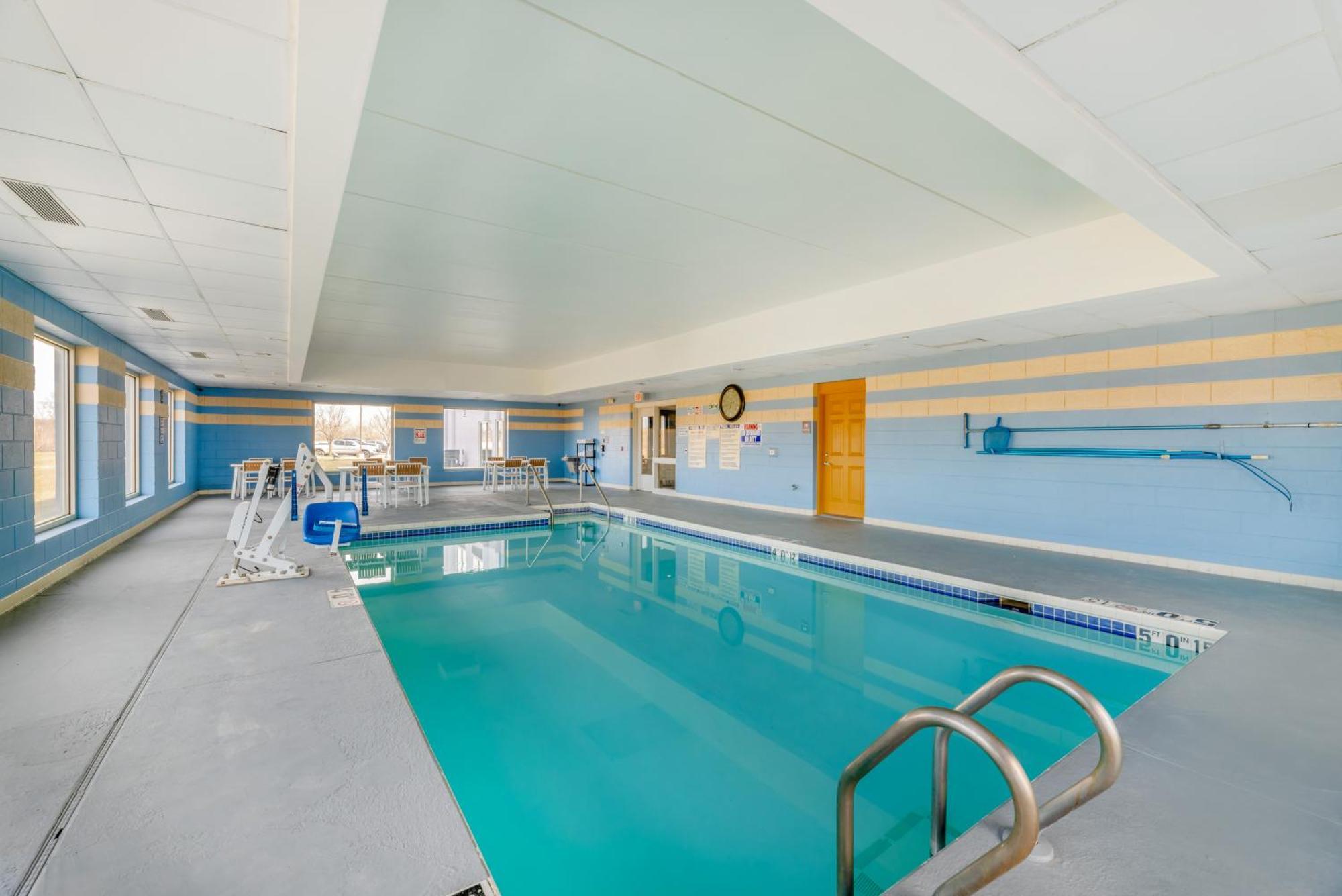 Comfort & East - Monona Hotel Madison