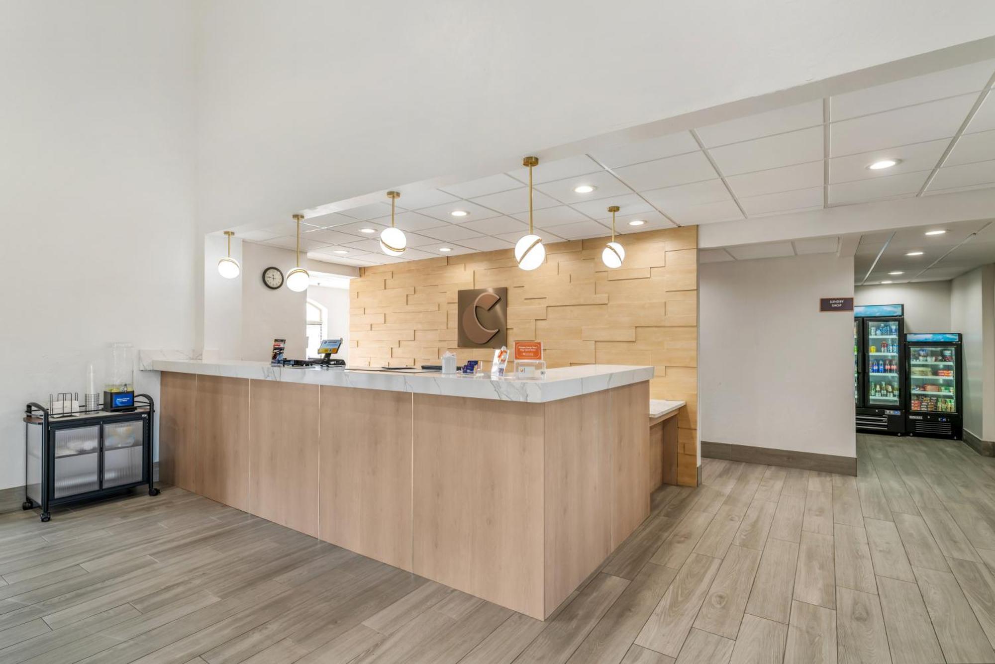 Comfort & East - Monona Hotel Madison
