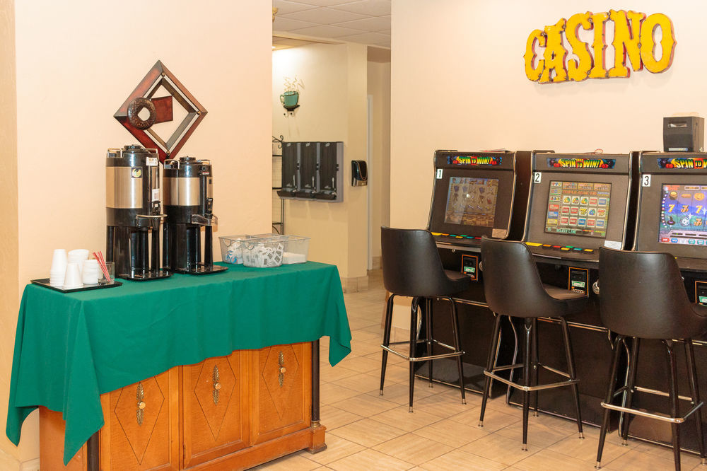Hotel Comfort & East - Monona 3*