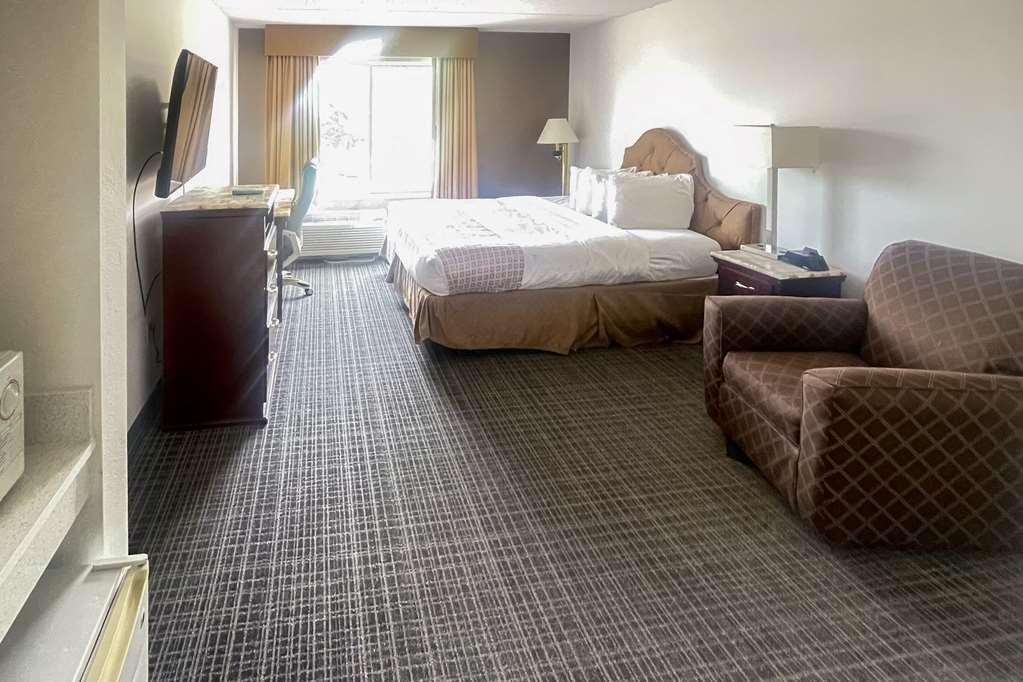 Hotel Comfort & East - Monona 3*