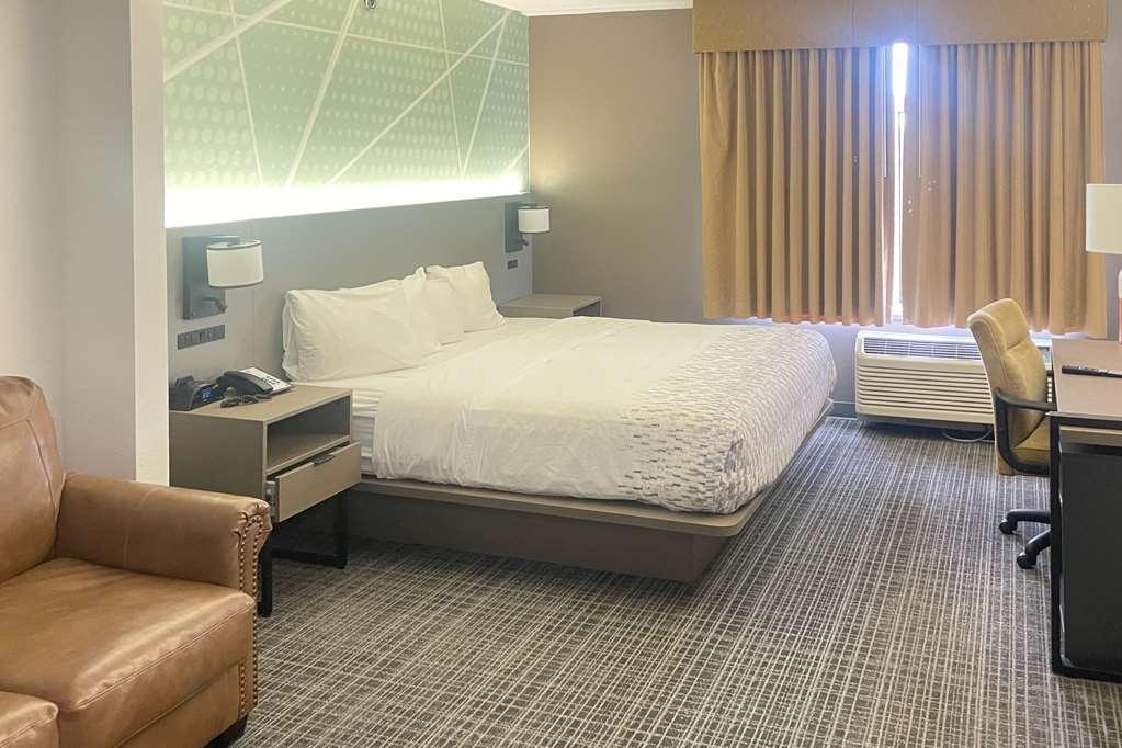 Hotel Comfort & East - Monona 3*