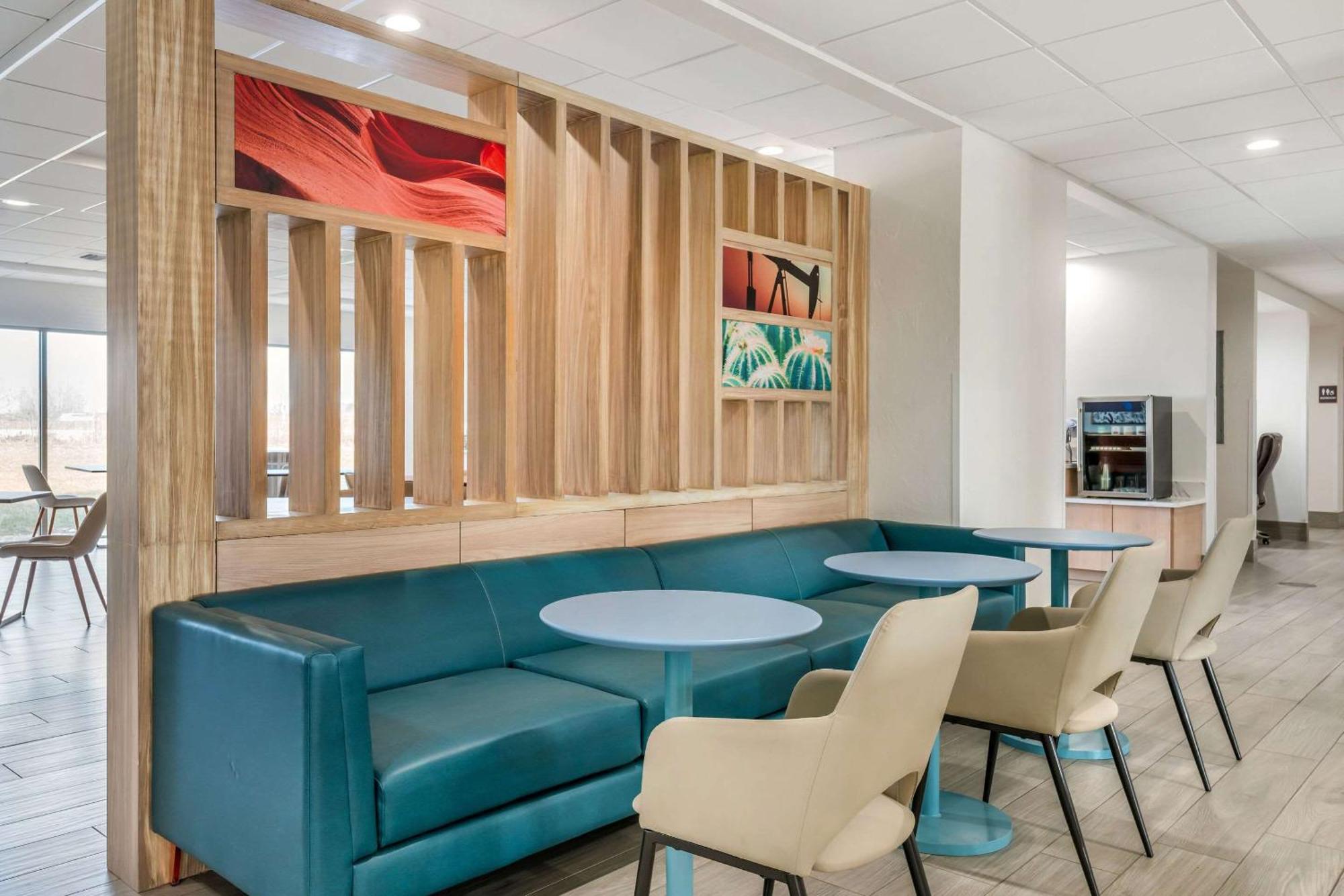 Comfort & East - Monona Hotel 3*