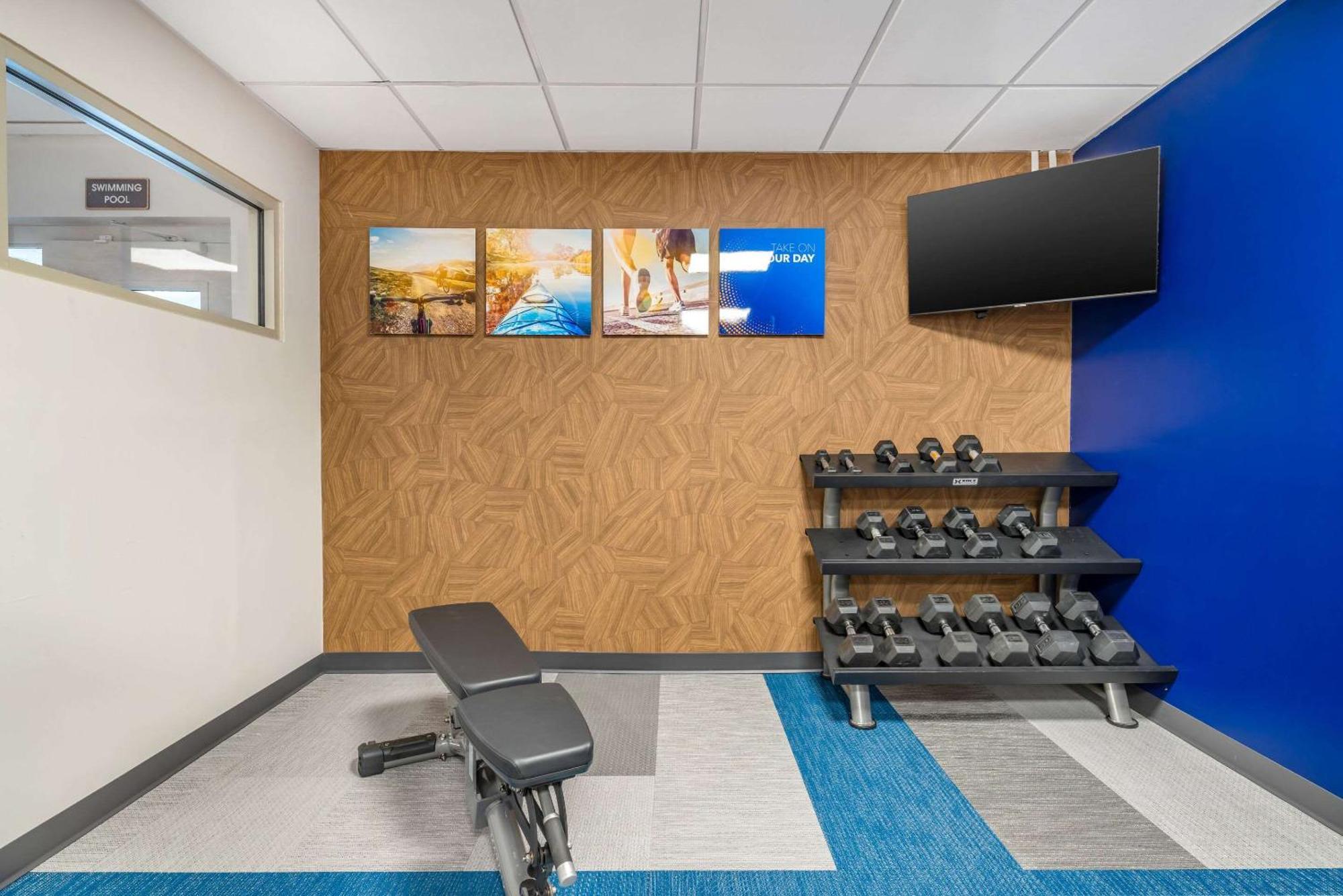 Hotel Comfort & East - Monona 3*